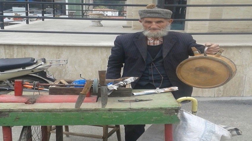 88 yaşındaki Bekir dede tarihi yaşatıyor