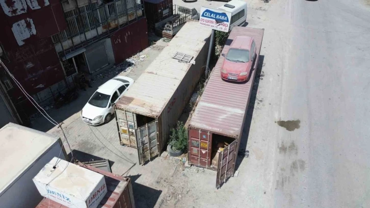 Hırsızların motorunu çaldıkları hatıra aracı kendi de çalınmasın diye konteynerin üzerine koydular
