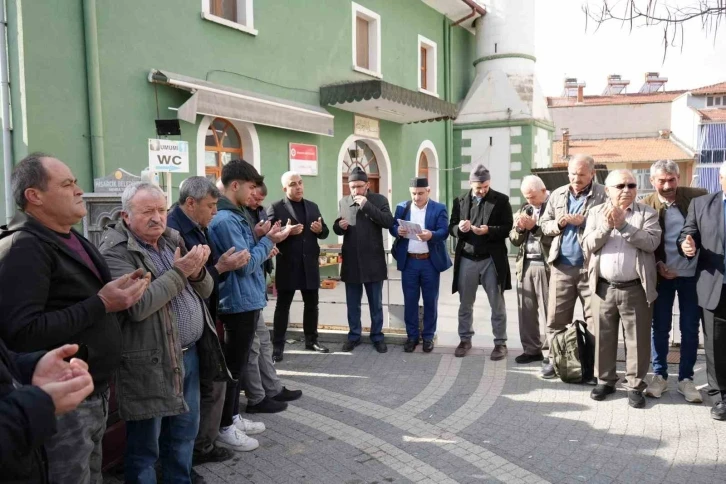 Hisarcık’ta 36 kişilik umre kafilesi dualarla uğurlandı
