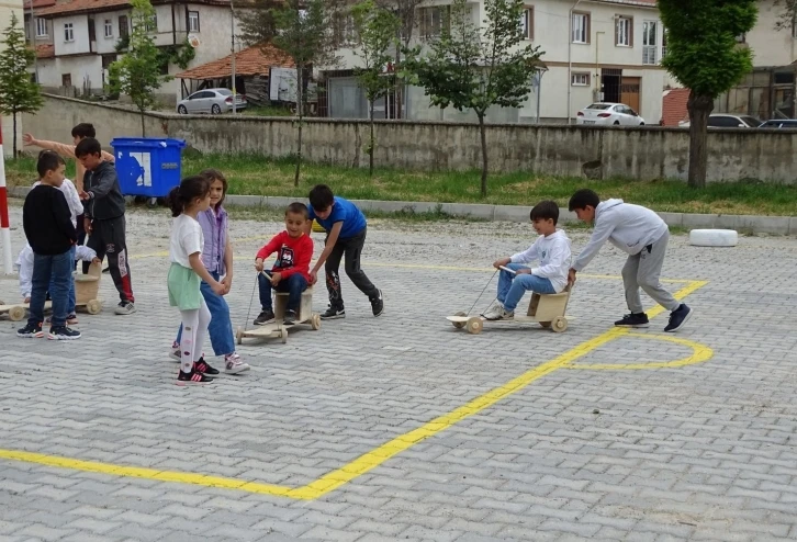 Hisarcık’ta unutulmaya yüz tutan eski oyunlar hayat buldu
