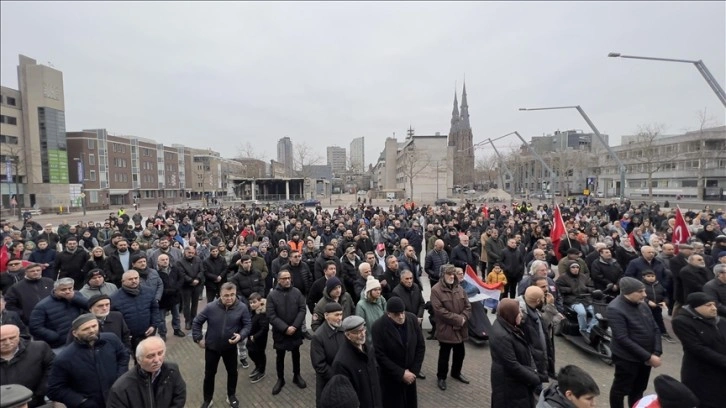 Hollanda’da, Türkiye'deki depremzedeler için anma ve dayanışma günü düzenlendi