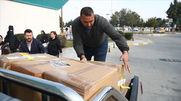 Hollanda'daki Türklerden depremden etkilenen "patili dostlar"a tedavi ve mama desteği