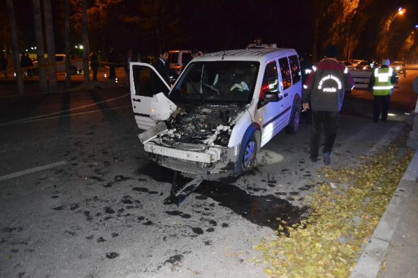 Kamyon sivil polis aracına çarptı: 3 polis yaralı