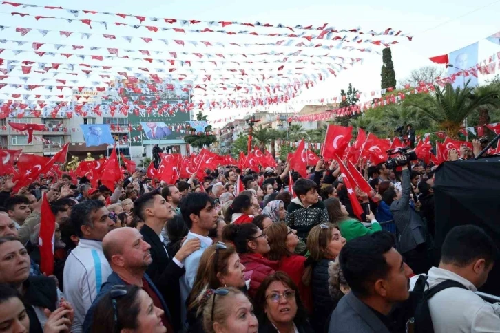 İBB Başkanı İmamoğlu, Manisa’da iki ilçede miting düzenledi
