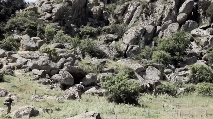 İçişleri Bakanı Yerlikaya 2 teröristin teslim olduğunu açıkladı