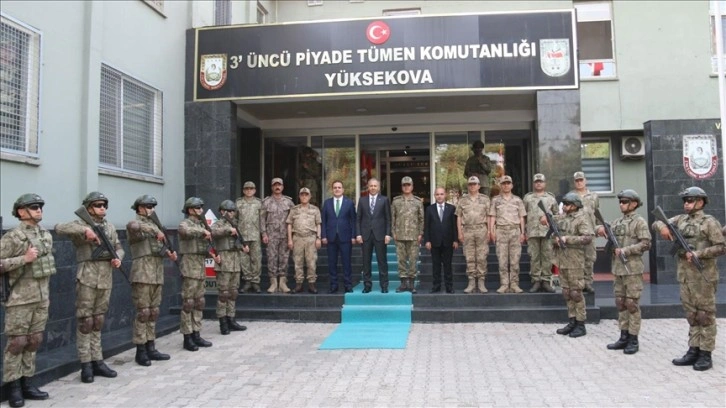 İçişleri Bakanı Yerlikaya, Hakkari'de ziyaretlerde bulundu