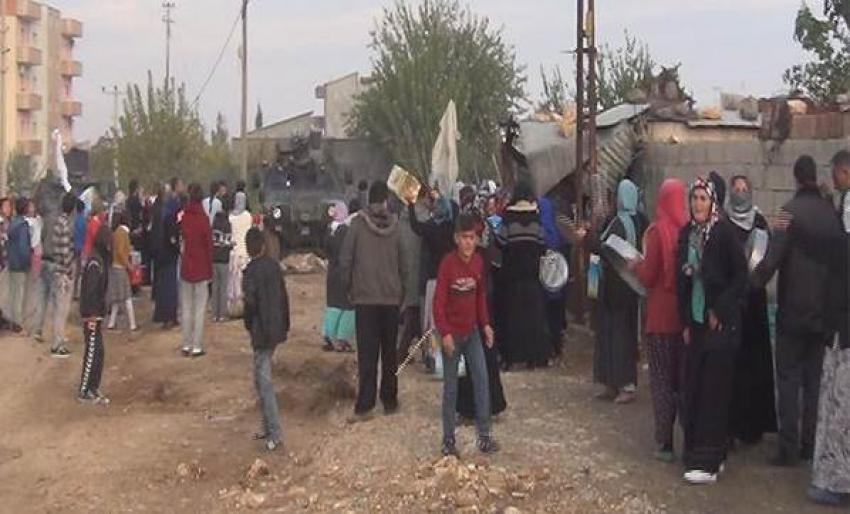 Hendek kapatmaya giden polise saldırı