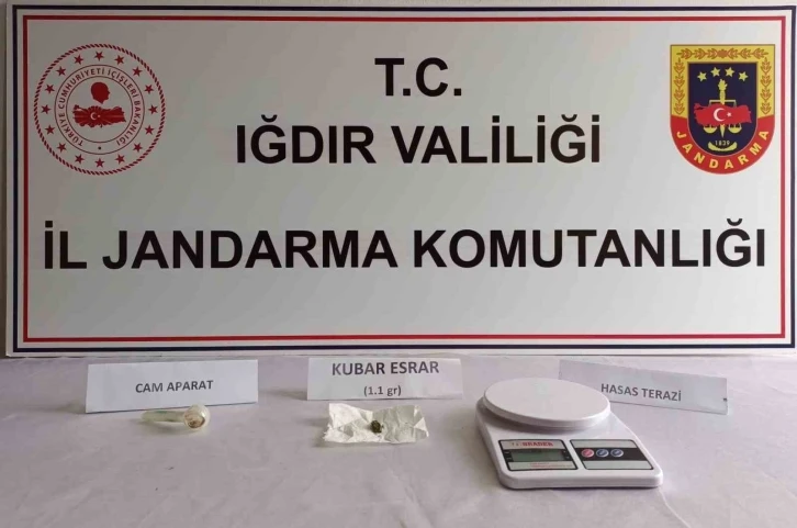 Iğdır’da torbacıların sakladığı uyuşturucu menfez altında ve metruk binalarda çıktı
