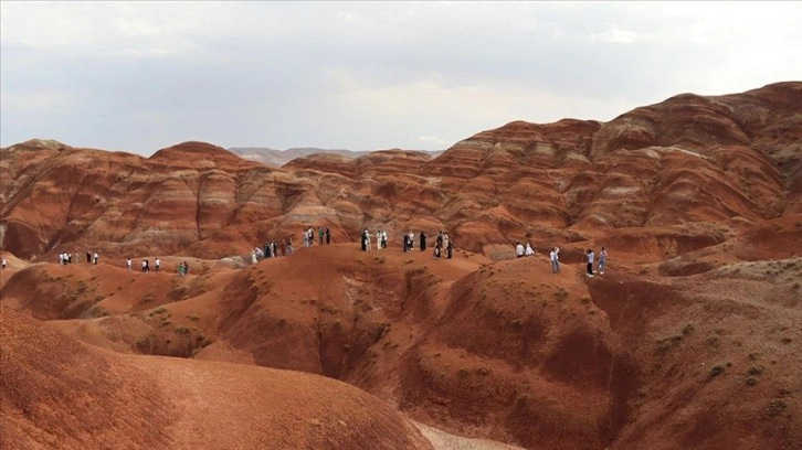 Iğdır'a atanan öğretmenler için Gökkuşağı Tepeleri ve Tuz Dağı gezisi