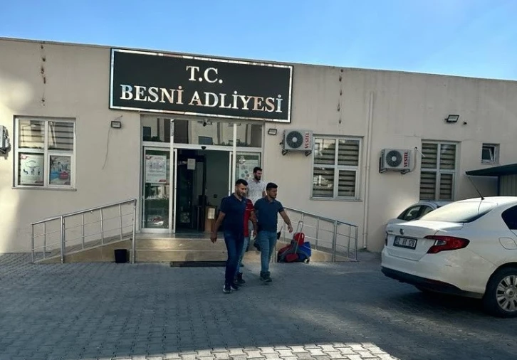 İkamet hırsızları Besni’de yakalanarak tutuklandı