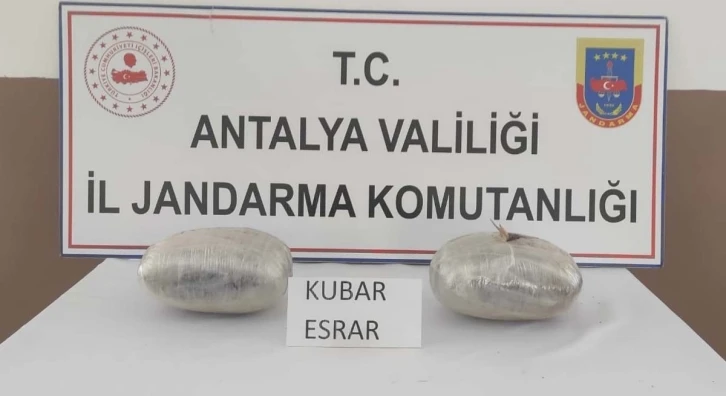 İki otomobilde 3 kilogram uyuşturucu ele geçirildi
