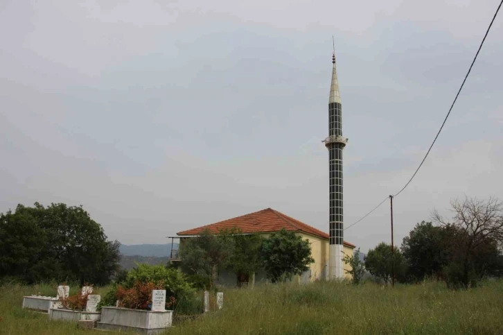 İlginç ama gerçek, köyün bayramlık elbise gibi bayramlık camisi var
