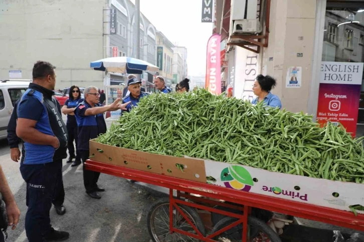 İlkadım zabıta ekipleri kaldırım işgaline yönelik denetim yaptı
