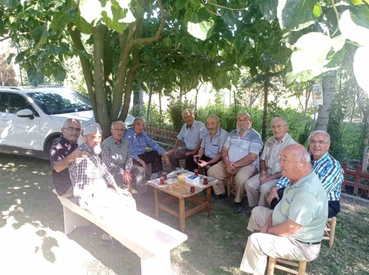 İlkokulu mezunları, 60 yıl sonra bir araya geldi
