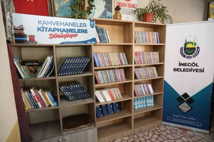 İnegöl’de kahvehaneler kitaphaneye dönüşüyor
