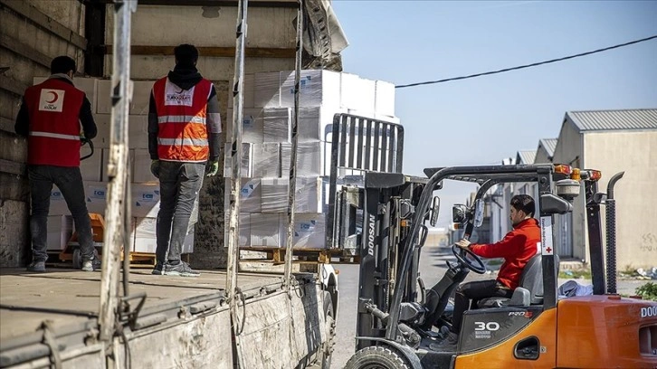 Irak'tan, Türk Kızılay'ı aracılığıyla, depremzedelere 56 tır yardım gönderildi