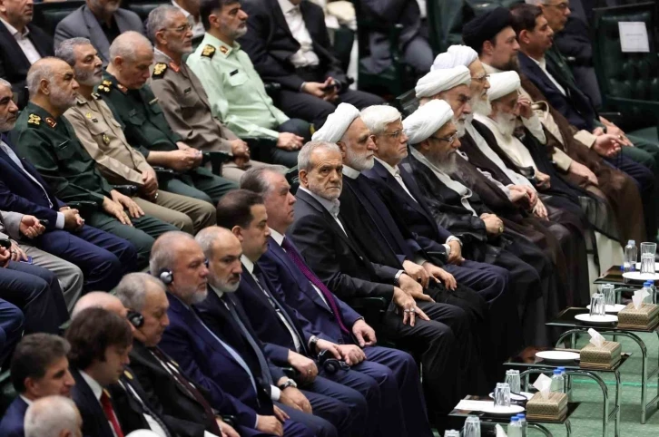 İran’ın yeni Cumhurbaşkanı Pezeşkiyan yemin ederek görevine başladı
