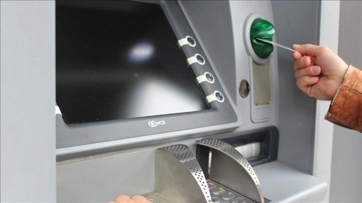 İrlanda'da fazla para veren ATM'lerde kuyruk oluştu