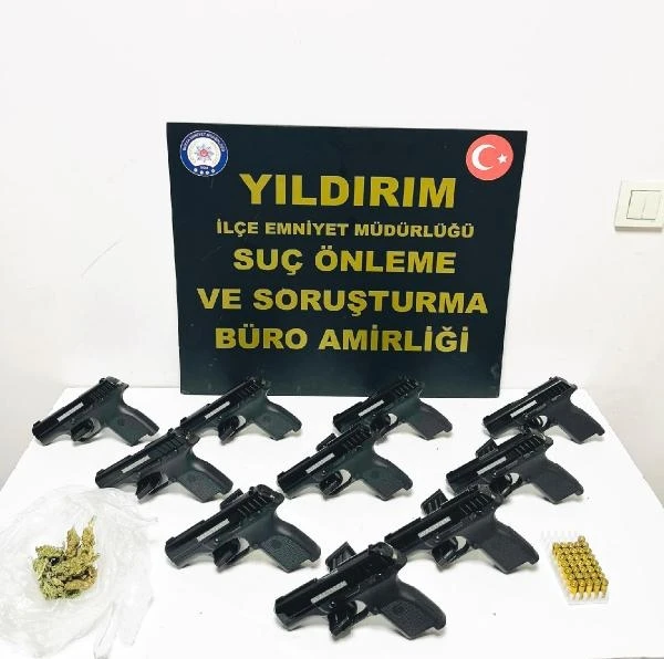 İş yerinde ve aracında silah ve uyuşturucu ele geçirilen şüpheli gözaltına alındı