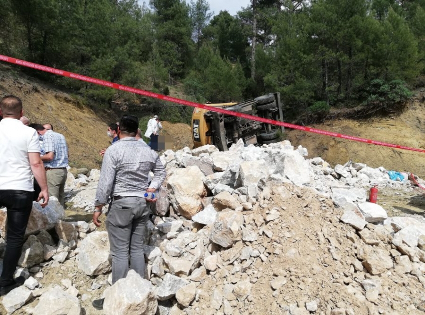 Bursa'da dolu kiraz ve çileğe büyük zarar verdi