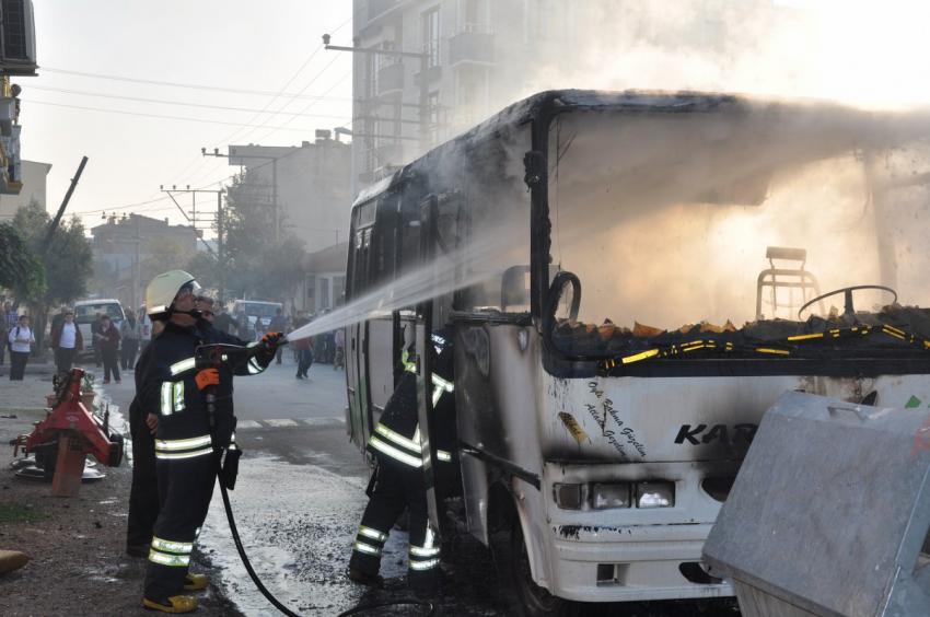 Bursa'da faciaya ramak kala! İşçi servisi alev topuna döndü