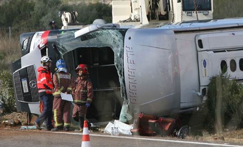 Otobüs kazasında 14 kişi öldü