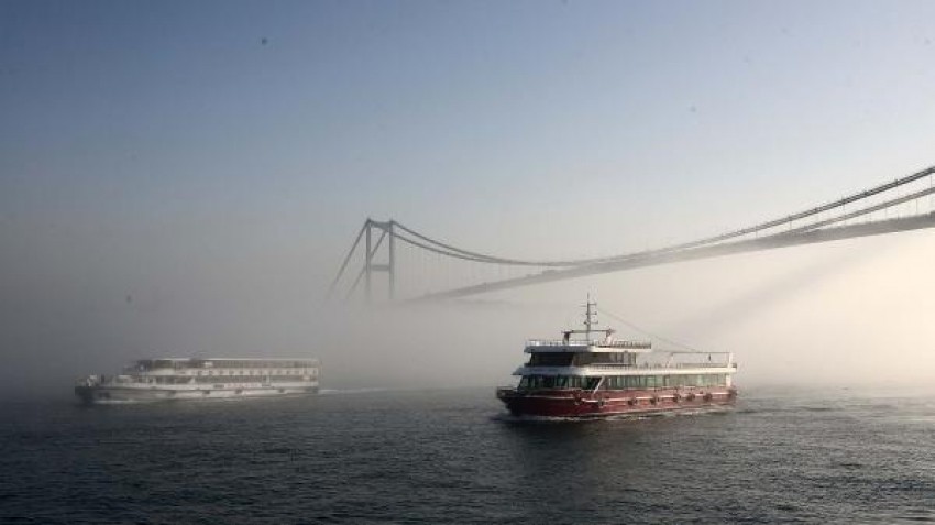 İstanbul Boğazı'na sis çöktü