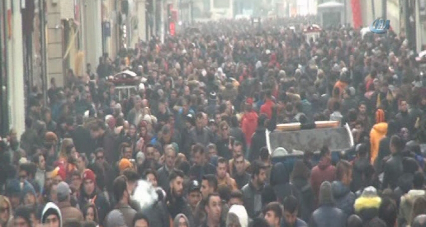 İstiklal Caddesi’nde 'insan seli' 