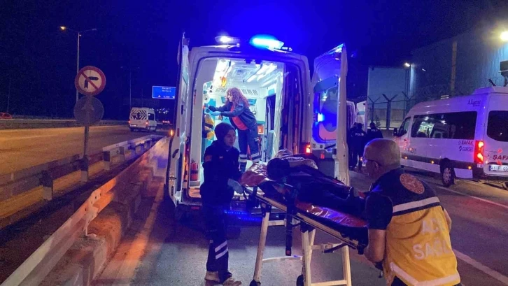 İşçi servisi yol ayrımındaki bariyere çarptı: 5 yaralı
