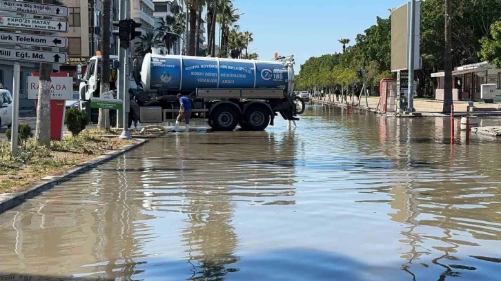 İskenderun’da denizin taştığı bölgelerde çalışma başlatıldı
