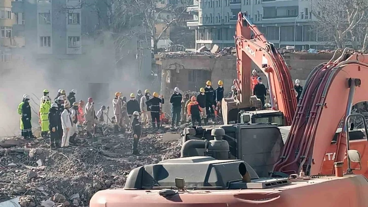 İslahiye’de arama-kurtarma çalışmaları 9’uncu gününde
