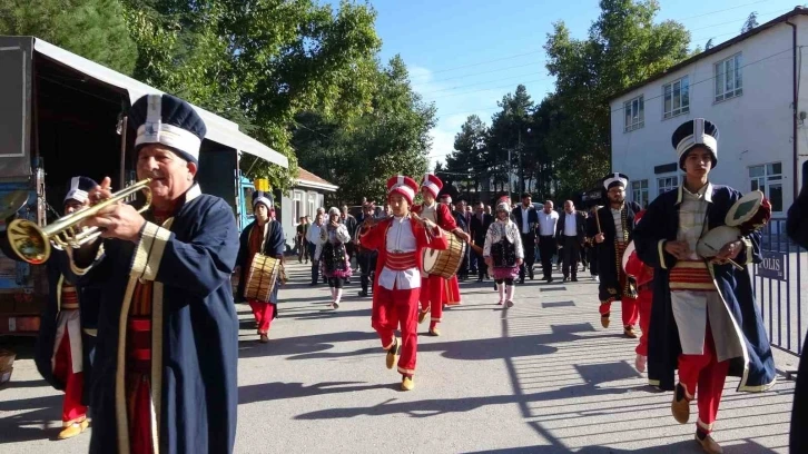 Isparta’da domates ve karanfil festivali başladı
