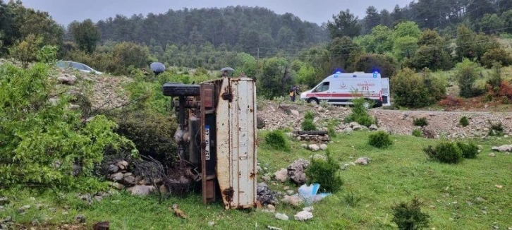 Isparta’da kamyonet şarampole yuvarlandı: 1 ölü, 1 yaralı
