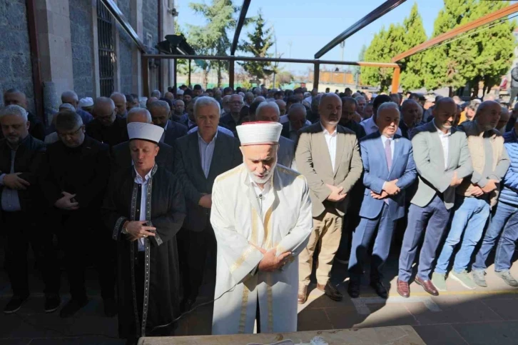 İsrail’in saldırıları sonucu hayatını kaybeden Filistinliler için Giresun’da gıyabi cenaze namazı kılındı
