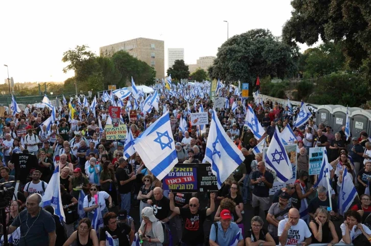 İsrail parlamentosu önünde erken seçim protestosu
