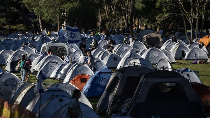 İsrail'de protestocular yargı düzenlemesine karşı Meclisin yakınına çadır kurdu