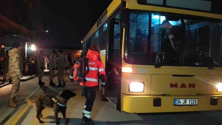 İstanbul’a 45 depremzede ve 33 İspanyol arama kurtarma ekibi geldi