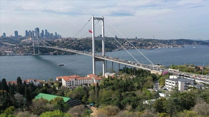 İstanbul Boğazı'nda gemi trafiği çift yönlü askıya alındı