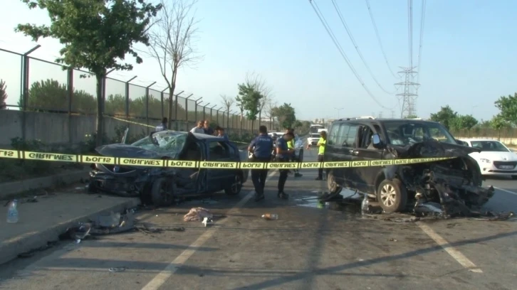 İstanbul’da feci kaza: Refüjü aşarak karşı şeritte seyreden araca çarptı
