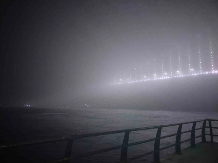 İstanbul’da yoğun sis: Göz gözü görmedi