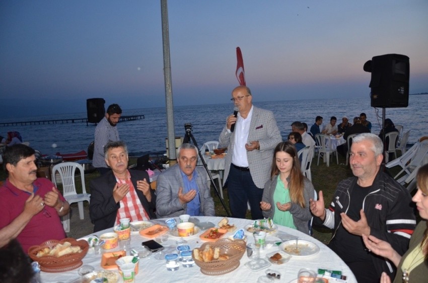 İznik Belediye ailesi iftarda buluştu