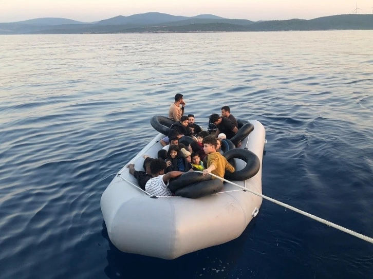 İzmir açıklarında göçmen hareketliği: 104 göçmen karaya çıkartıldı
