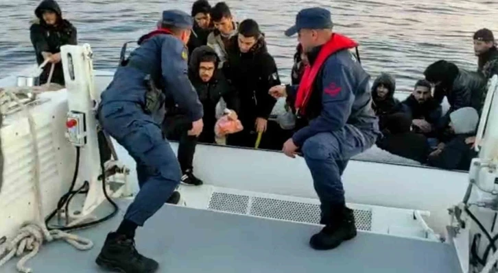 İzmir açıklarında göçmen hareketliliği, yüzlerce göçmen karaya çıkartıldı