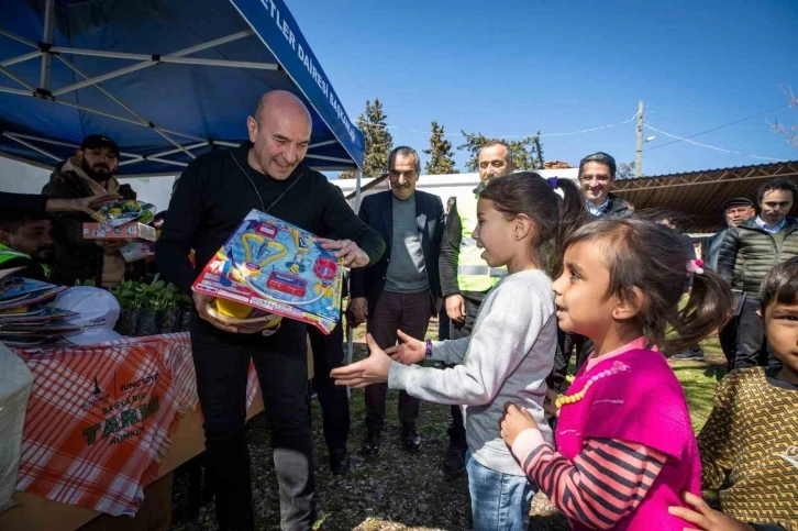 İzmir afet bölgesiyle dayanışmayı sürdürüyor
