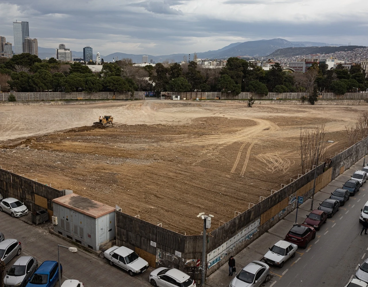 İzmir Büyükşehir Belediyesinden &quot;Basmane Çukuru&quot; açıklaması
