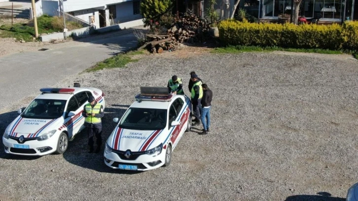 İzmir’de jandarmadan ‘İHA’lı trafik denetimi
