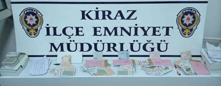 İzmir’de ’Okuma-Yazma Derneği’ne kumar baskını