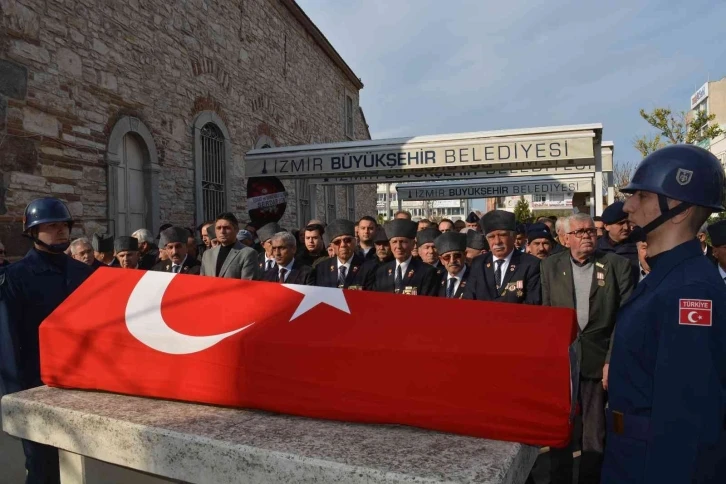 İzmir’de yaşamını yitiren Kore gazisi toprağa verildi
