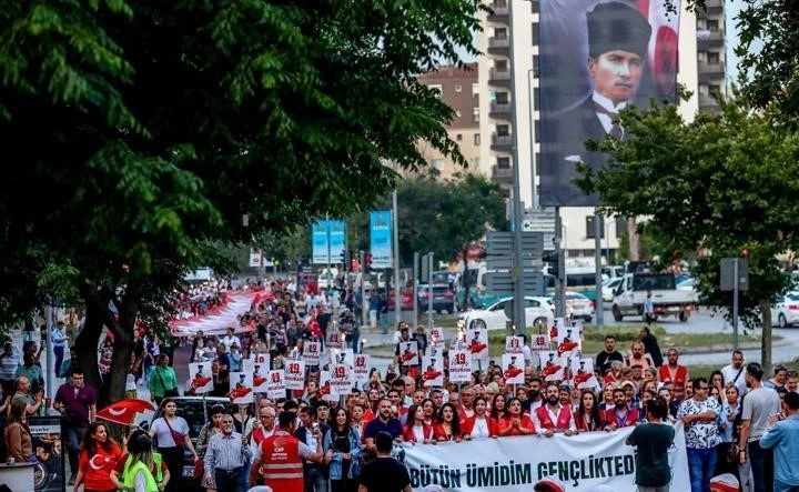 İzmir’in ilçelerinde 19 Mayıs coşkusu
