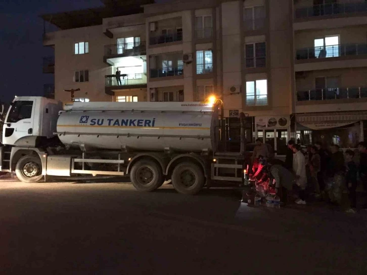 İzmir’in o ilçesinde 3 gündür su çilesi: Tankerler önünde kuyruk
